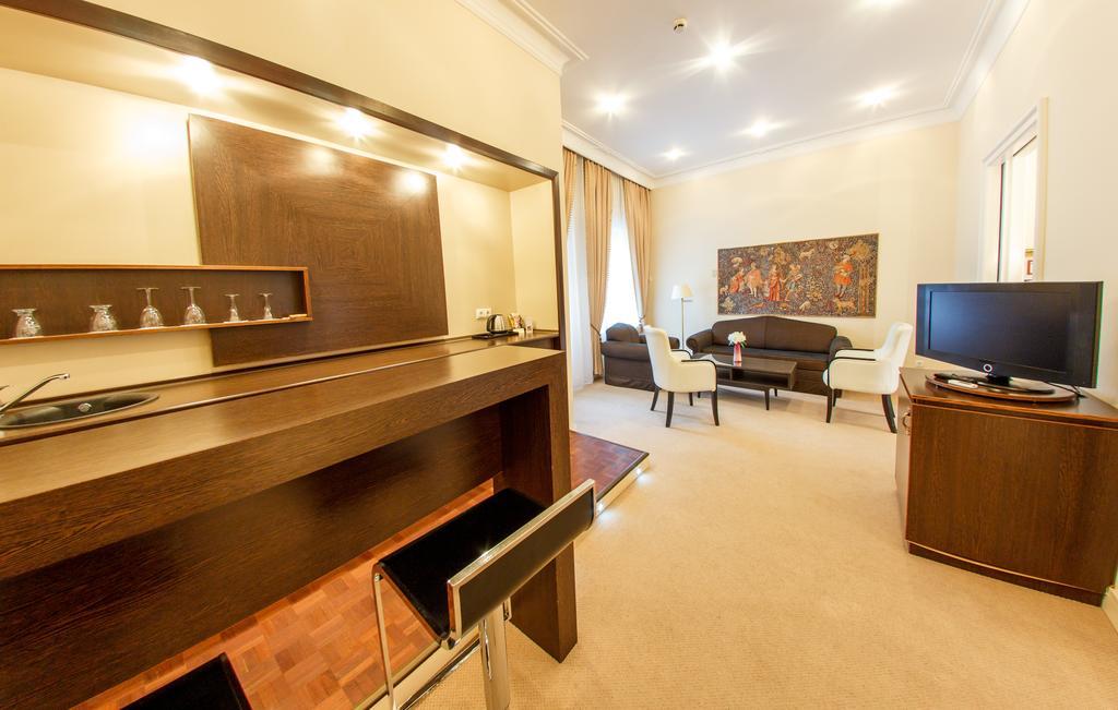 Hotel Kristaly Imperial Tata Zewnętrze zdjęcie