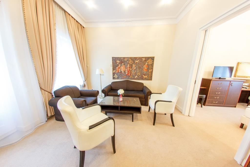 Hotel Kristaly Imperial Tata Zewnętrze zdjęcie