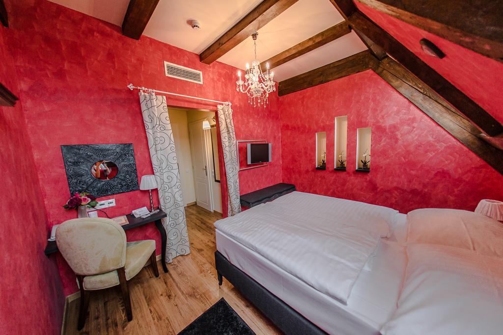 Hotel Kristaly Imperial Tata Zewnętrze zdjęcie