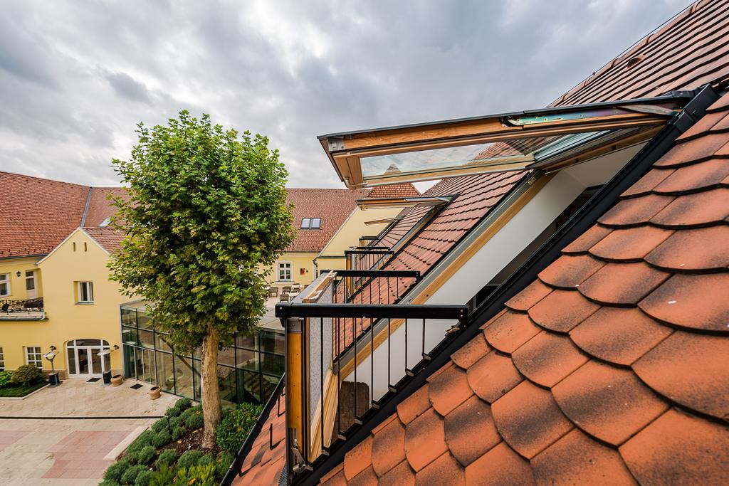 Hotel Kristaly Imperial Tata Zewnętrze zdjęcie