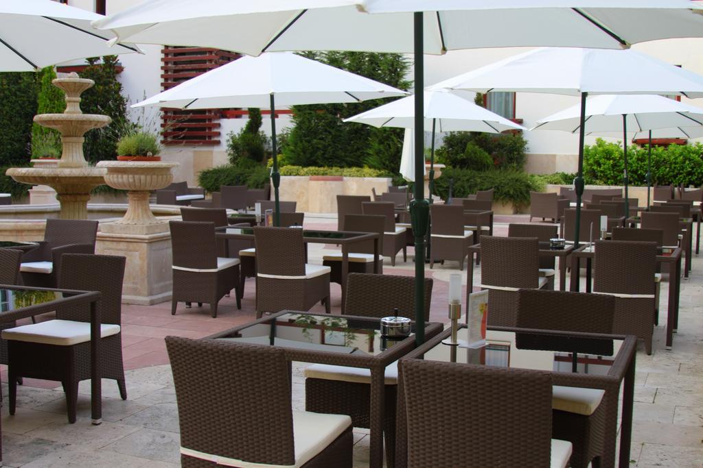 Hotel Kristaly Imperial Tata Zewnętrze zdjęcie