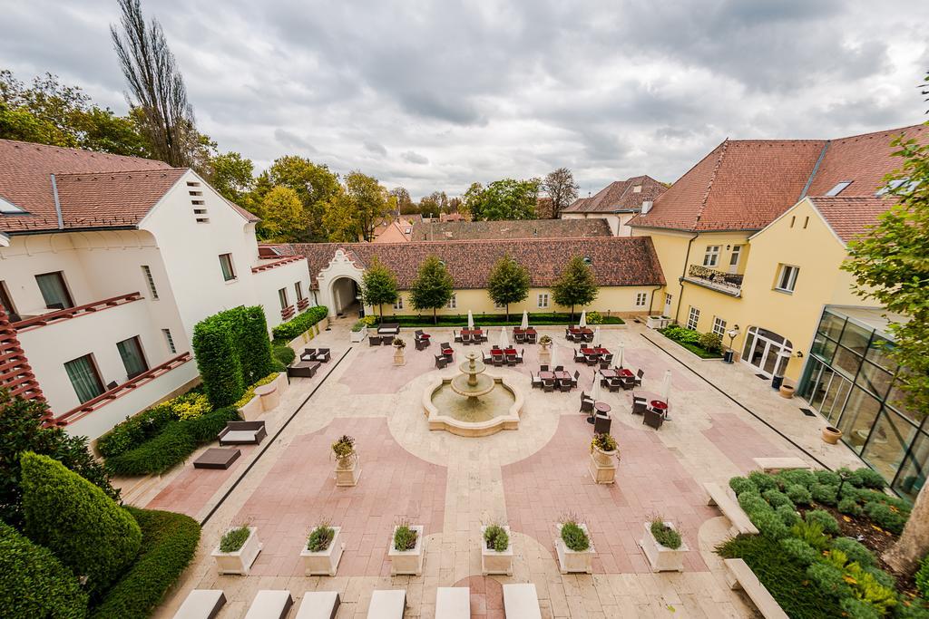 Hotel Kristaly Imperial Tata Zewnętrze zdjęcie