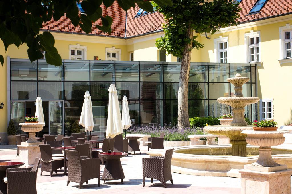 Hotel Kristaly Imperial Tata Zewnętrze zdjęcie