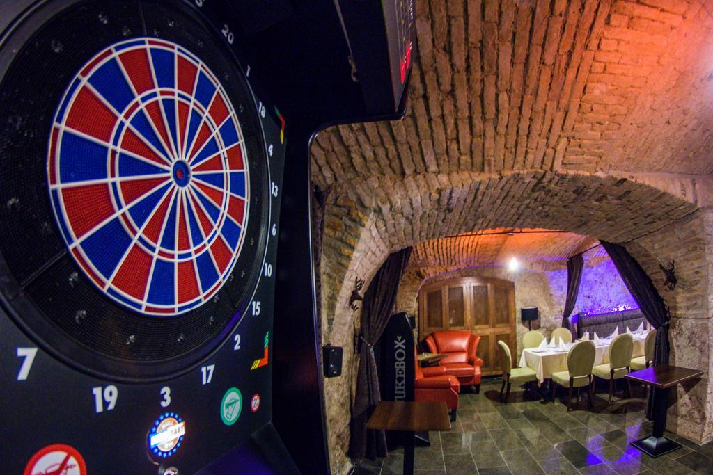 Hotel Kristaly Imperial Tata Zewnętrze zdjęcie