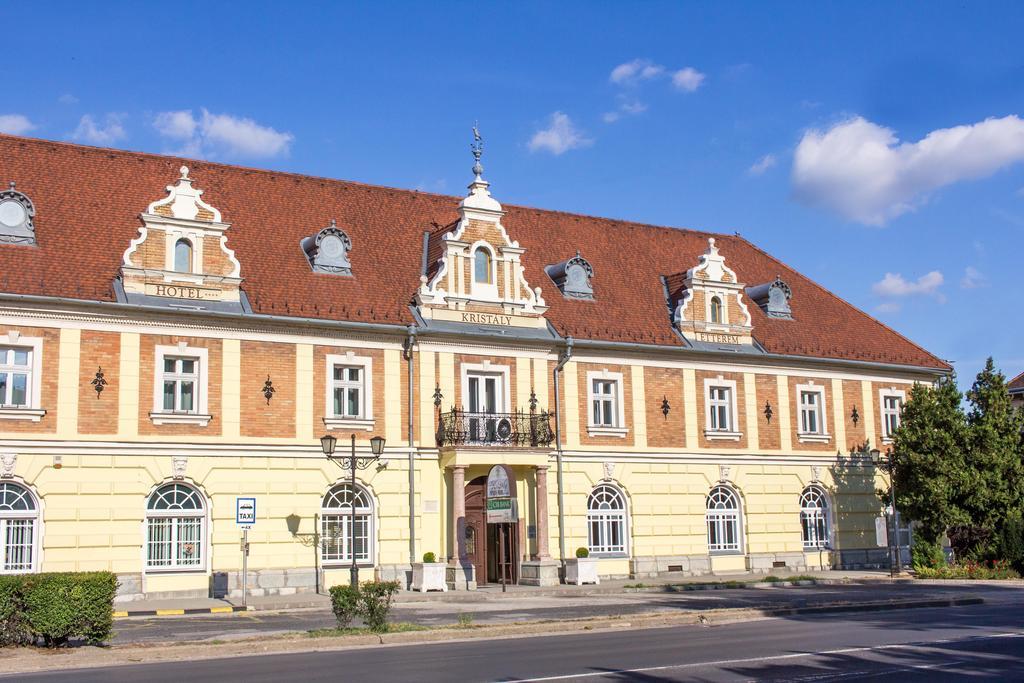 Hotel Kristaly Imperial Tata Zewnętrze zdjęcie