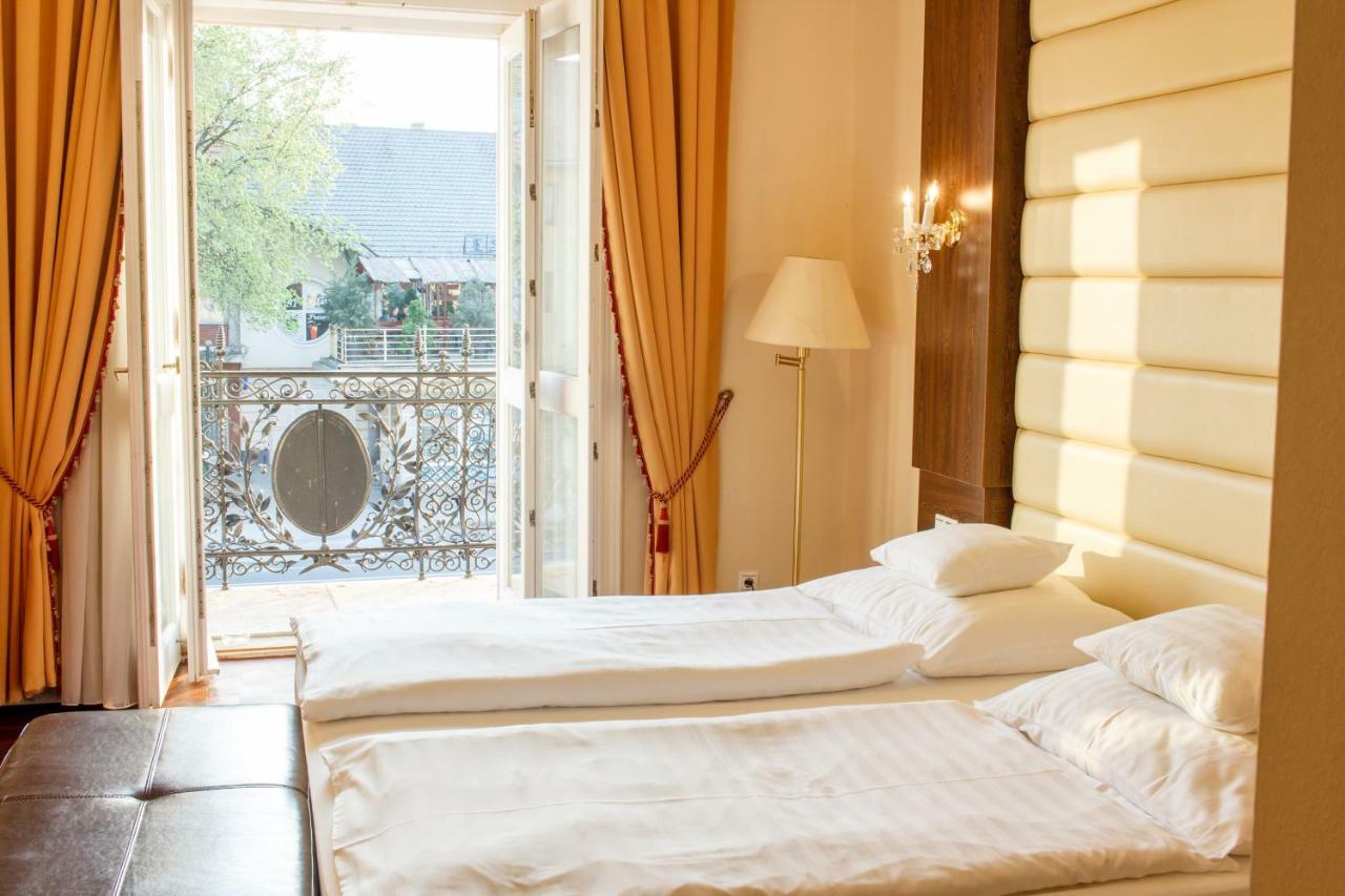 Hotel Kristaly Imperial Tata Zewnętrze zdjęcie