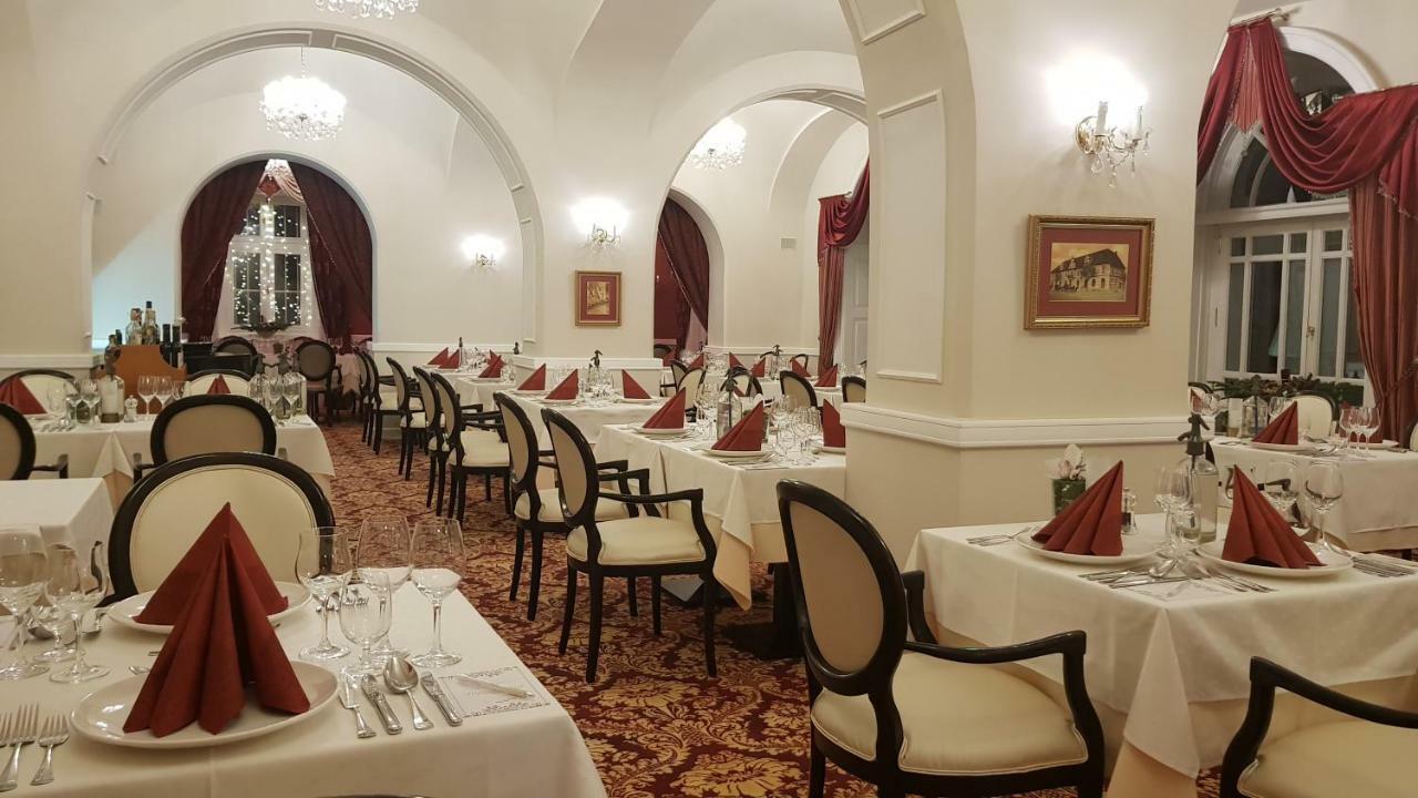 Hotel Kristaly Imperial Tata Zewnętrze zdjęcie