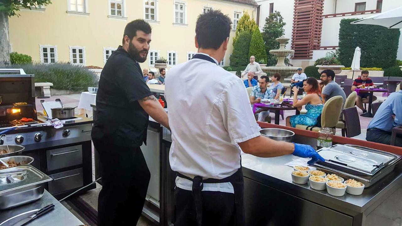 Hotel Kristaly Imperial Tata Zewnętrze zdjęcie