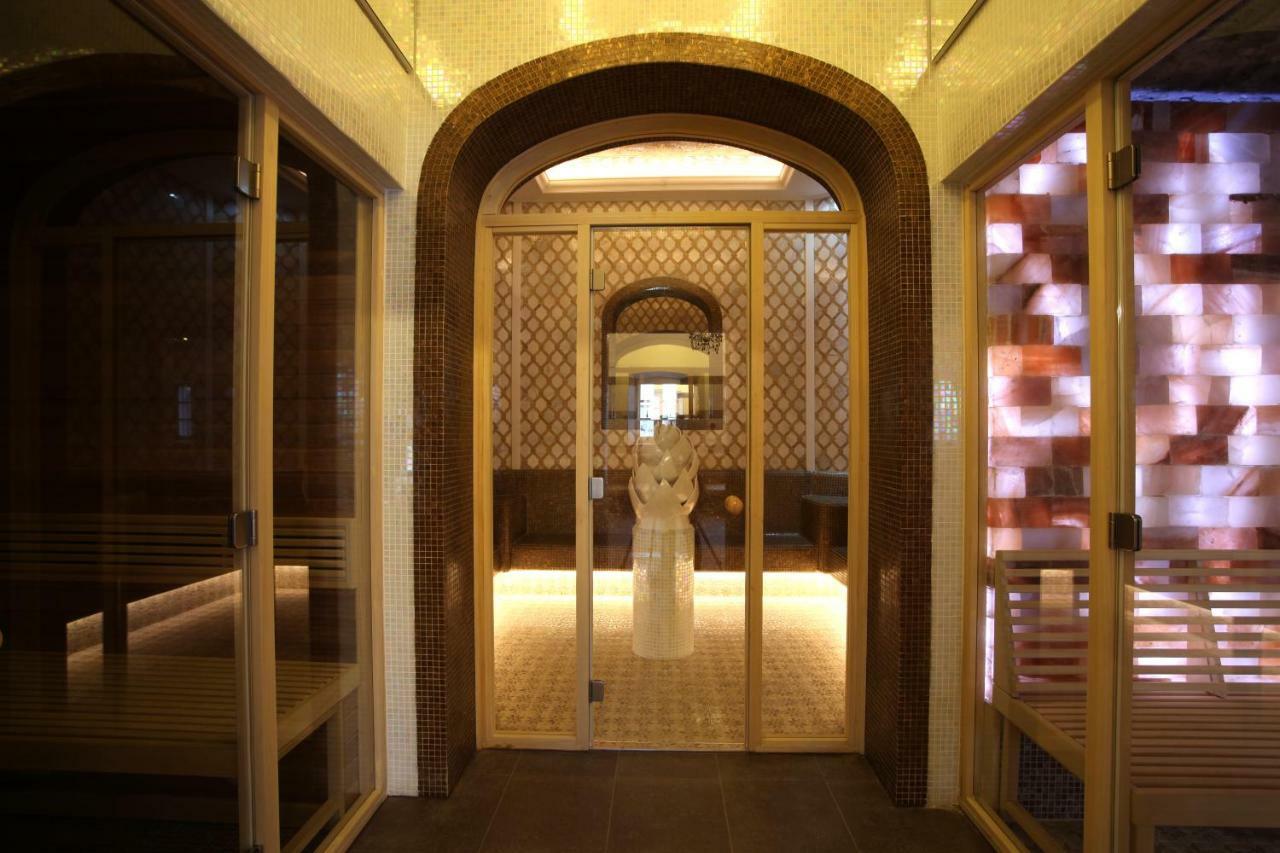 Hotel Kristaly Imperial Tata Zewnętrze zdjęcie