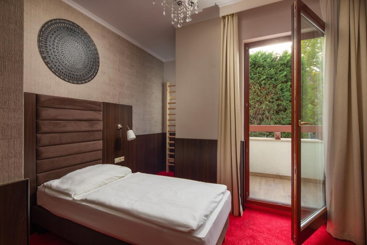 Hotel Kristaly Imperial Tata Zewnętrze zdjęcie