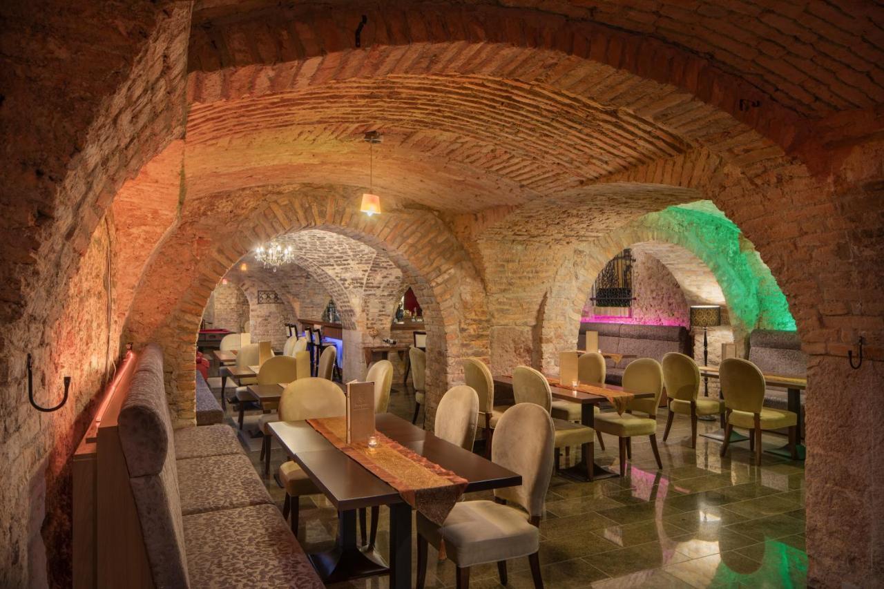 Hotel Kristaly Imperial Tata Zewnętrze zdjęcie