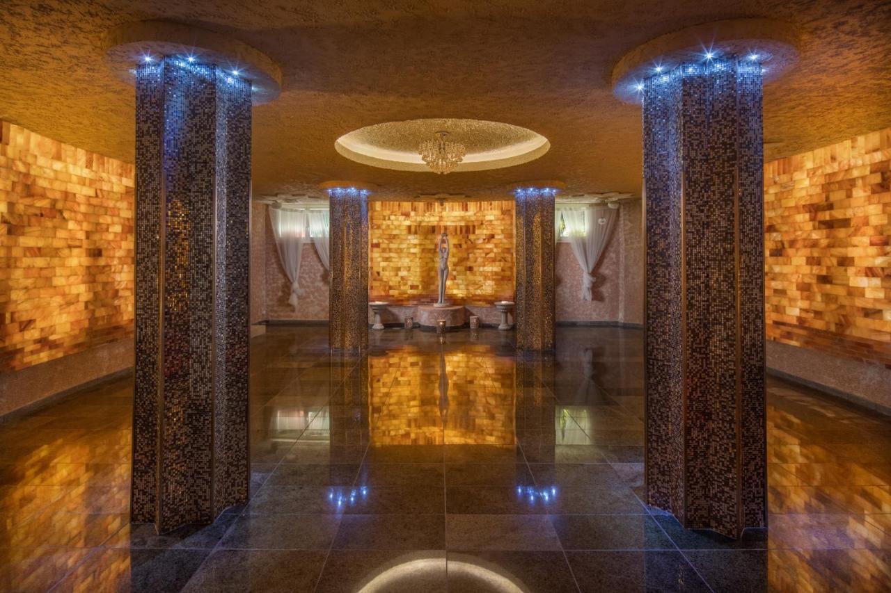 Hotel Kristaly Imperial Tata Zewnętrze zdjęcie