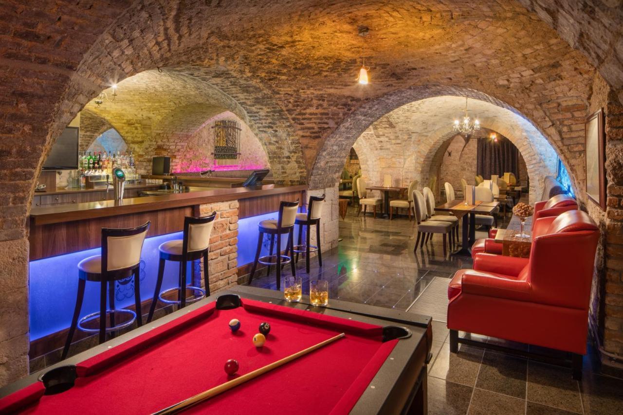 Hotel Kristaly Imperial Tata Zewnętrze zdjęcie